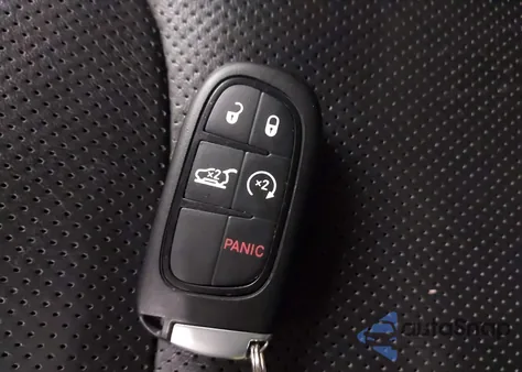 2019 Jeep Cherokee Limited 4X4 z USA, uszkodzony, nr VIN 1C4PJMDN5KD207391